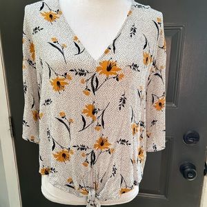 Mason & Belle Tie Front Blouse EUC Size Medium